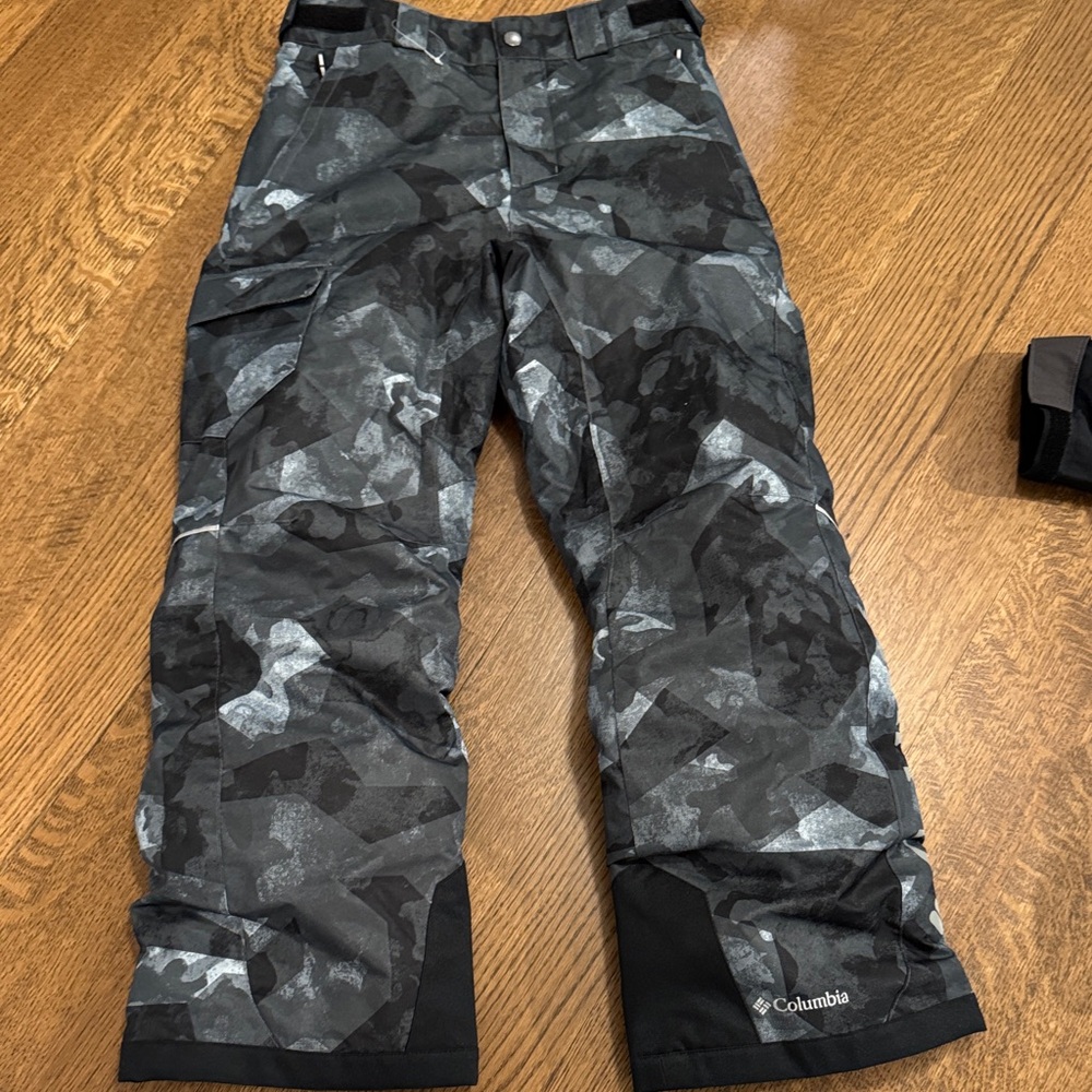 Columbia Black and Gray Camouflage Ski Pants-NWOT